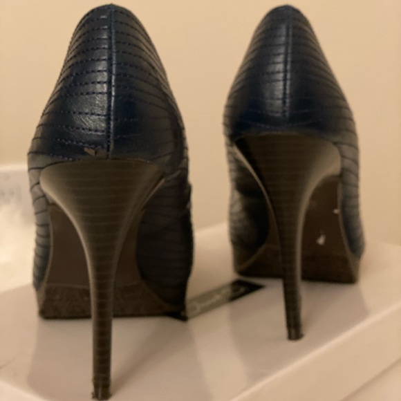 Previously Loved Navy Blue Pumps - Picture 5 of 5